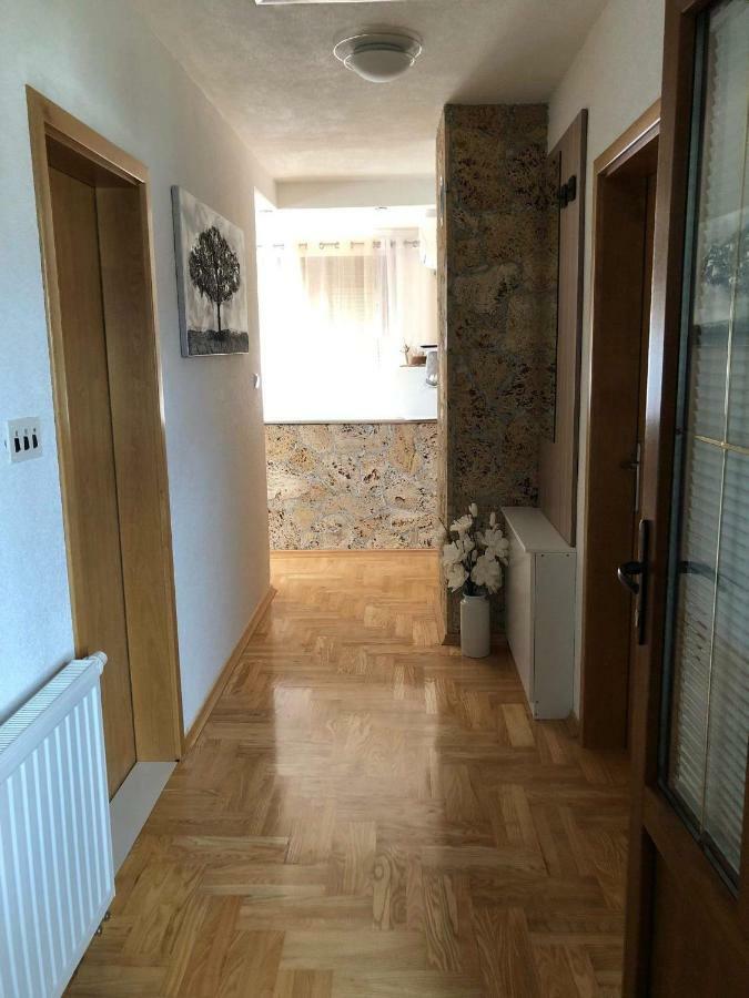 Apartment Majetic Gornji Vaganac Buitenkant foto